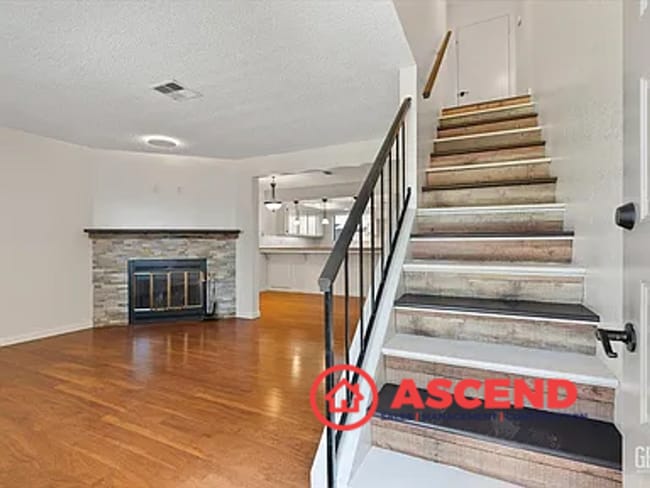 Building Photo - Beautiful 2 Bedroom, 2 Bathroom Home with ...