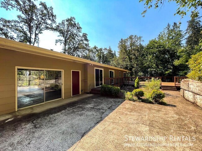 Building Photo - 1800 Sylvan St