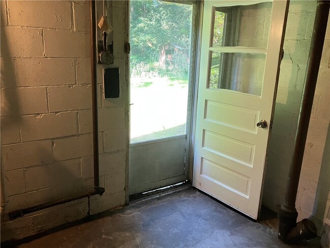 Building Photo - 50 Golf Ave