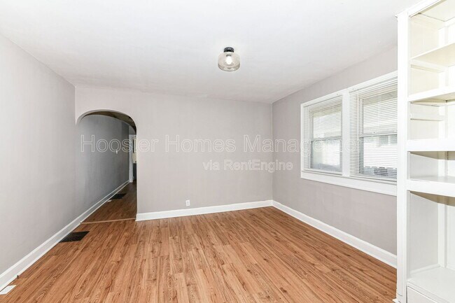 Building Photo - 802 N Denny St