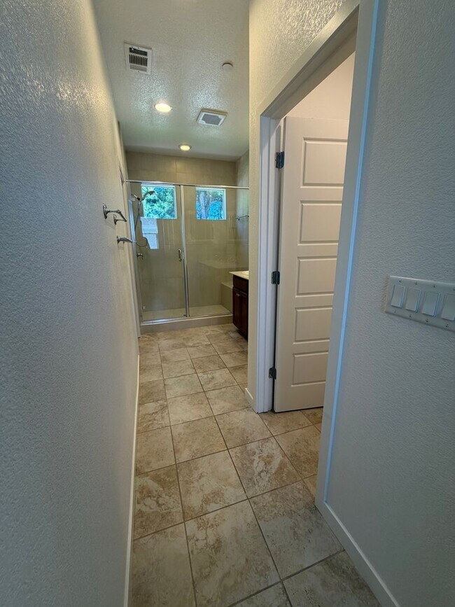 Building Photo - 3 bedroom | 2.5 bathroom | McKinley Village Single Family Home