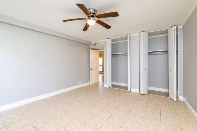 Building Photo - 431 Canberra Dr