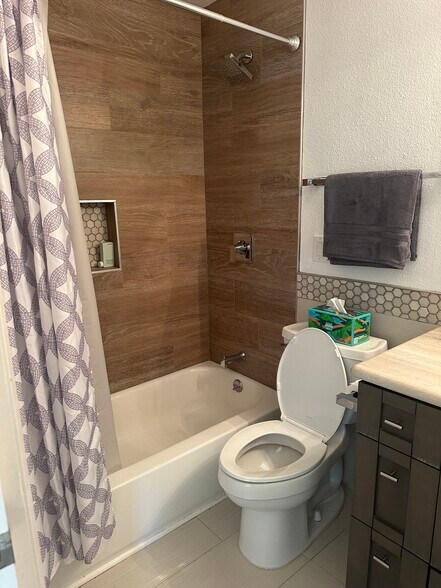 Building Photo - 3312 Caminito Eastbluff