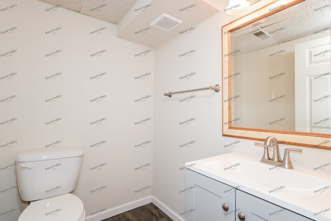 Building Photo - 1014 Renshaw Dr