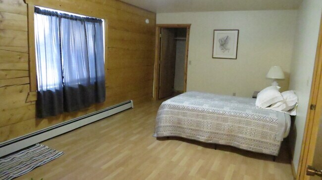 Building Photo - Lauesen Ave.