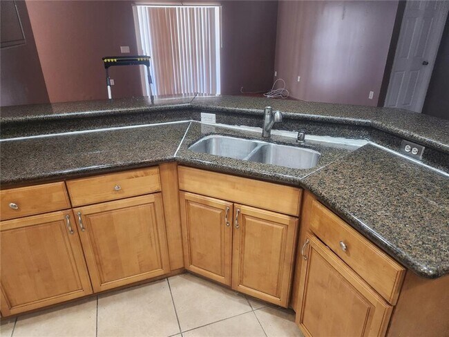 Building Photo - 6218 Rolling Hammock Pl