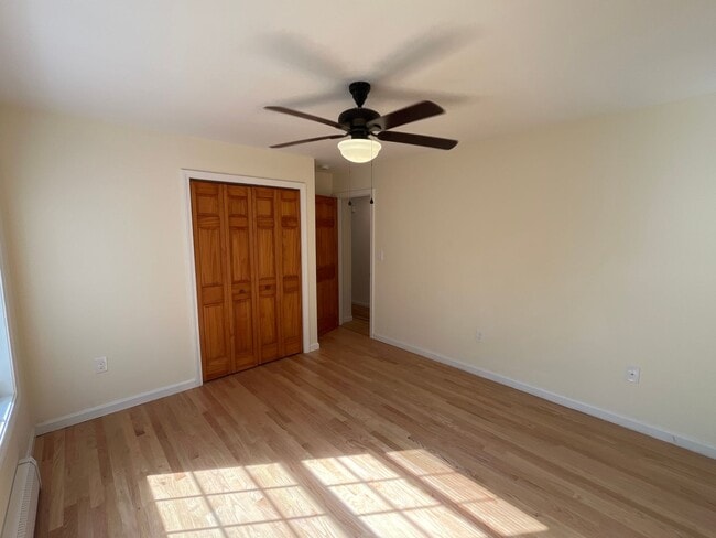 Building Photo - 3 Bedroom, 2 bath home newly renovated wit...