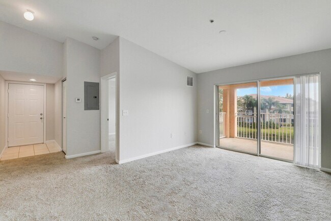 Building Photo - 141 SW Palm Dr