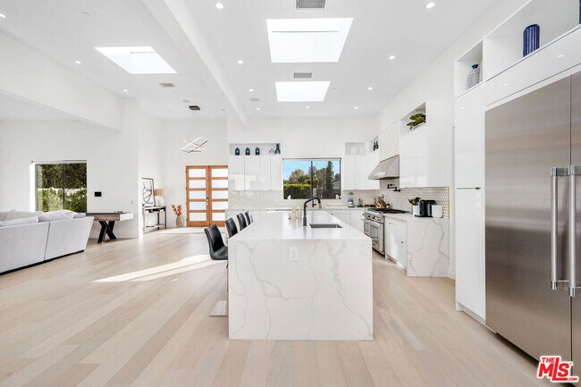 Building Photo - 22931 Dolorosa St