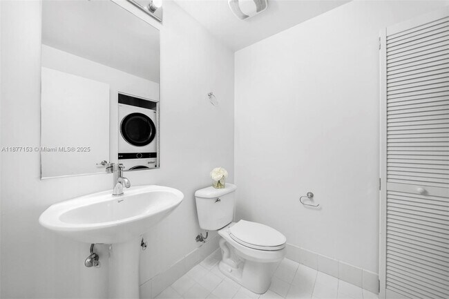 Building Photo - 888 Biscayne Blvd