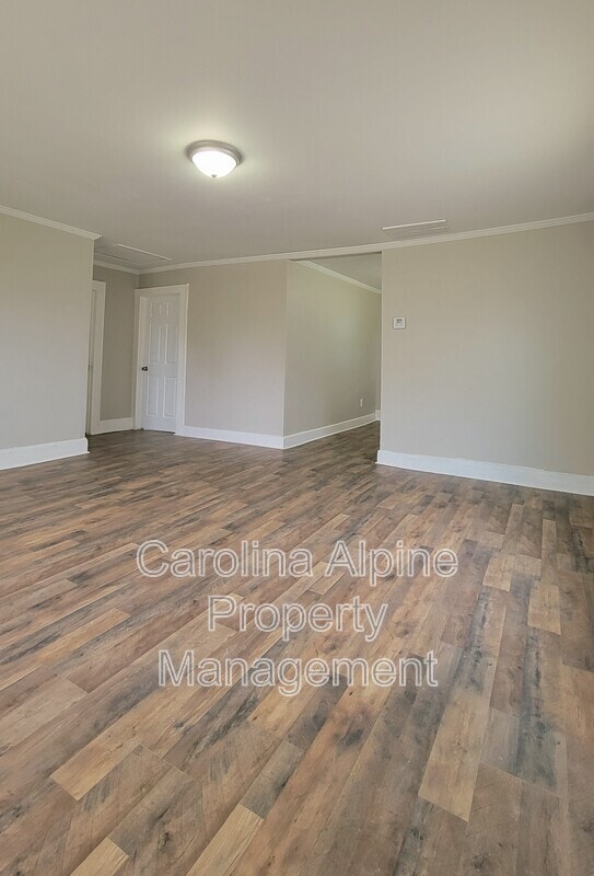 Building Photo - 105 Bingo Ln