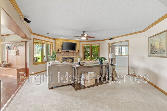Building Photo - 6210 Deerwood Cir N