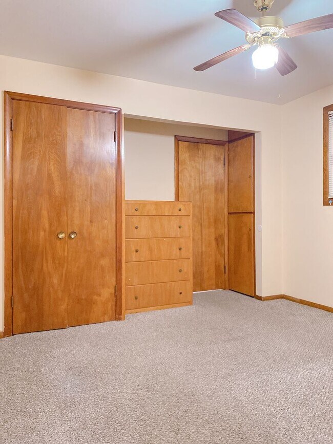 Building Photo - Beautiful 3 bed South Omaha/Hanscom Park Home with Attaced 1 car garage! $1,425!