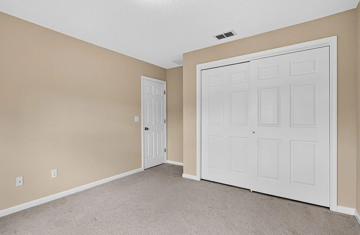 Building Photo - 72 Amistad Dr