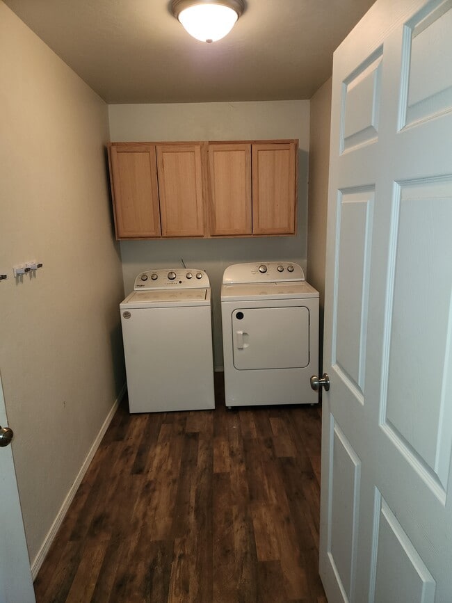 Building Photo - 1307 S Iowa Ave