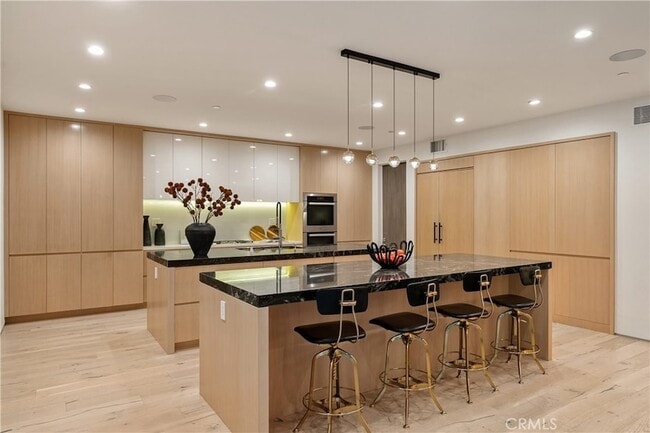 Building Photo - 4242 Vantage Ave