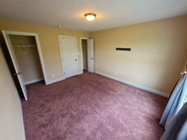Building Photo - 4 BD in Stateside