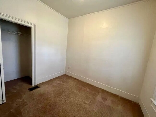 Building Photo - 501 W Forest Ave