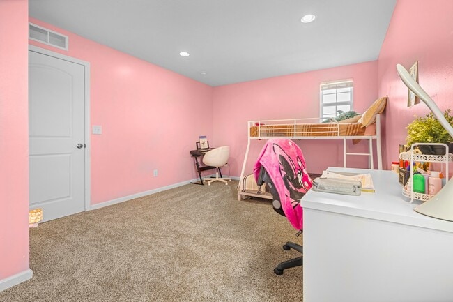 Building Photo - 6722 Rocky Ridge Dr