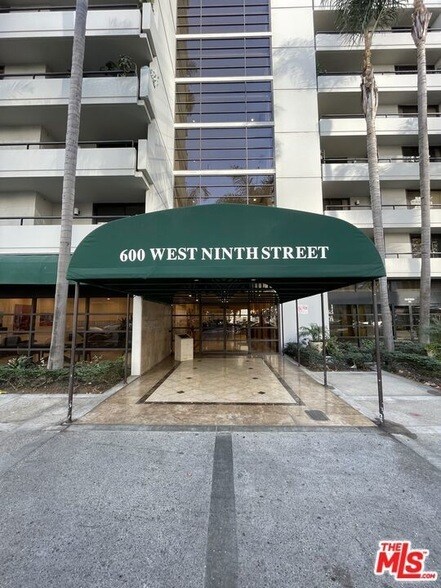 Building Photo - 600 W 9th St