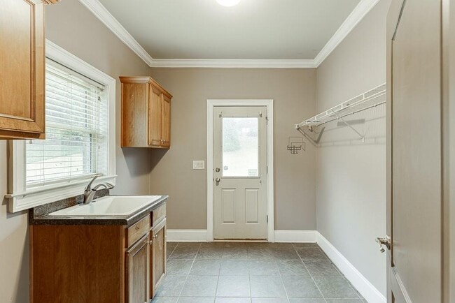 Building Photo - 940 Chateau Forest Rd