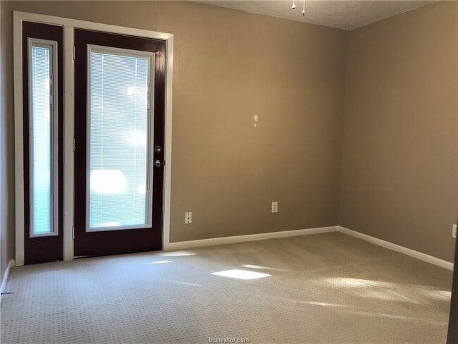 Building Photo - 1527 Wolf Run