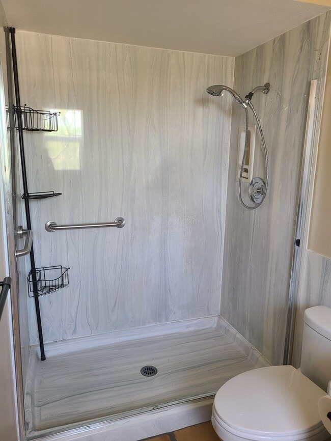Building Photo - Beautiful 3bedroom 2 bathroom