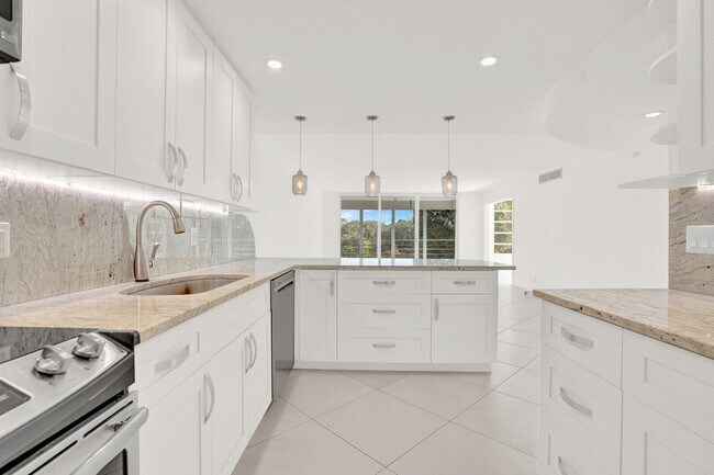 Building Photo - 804 Cypress Blvd