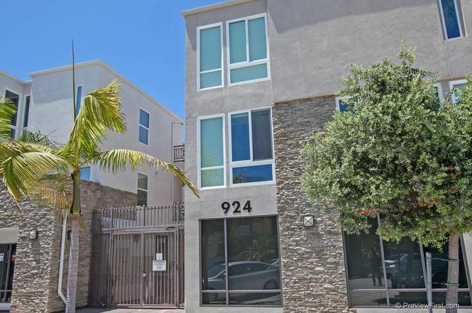 condo complex with gated entry - 924 Hornblend St