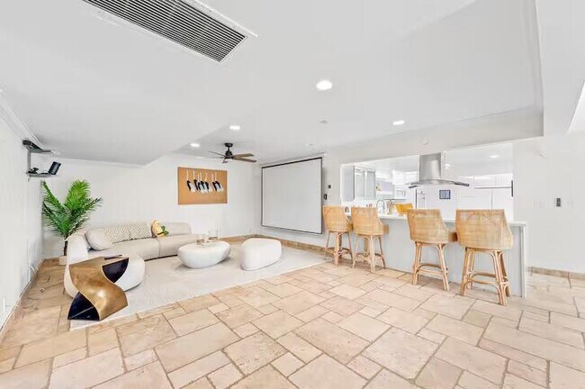 Building Photo - 2780 NE 16th St