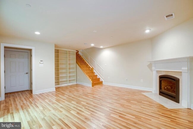 Building Photo - 7025 Little Leaf Linden Ln