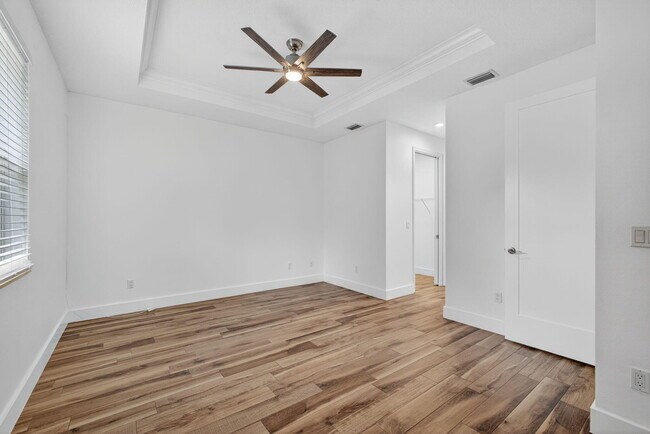 Building Photo - 16215 83rd Pl N