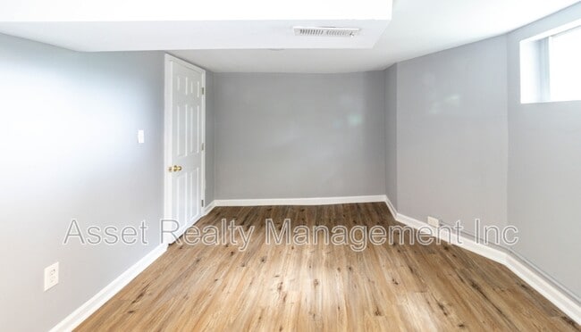 Building Photo - 602 Caswell Ave