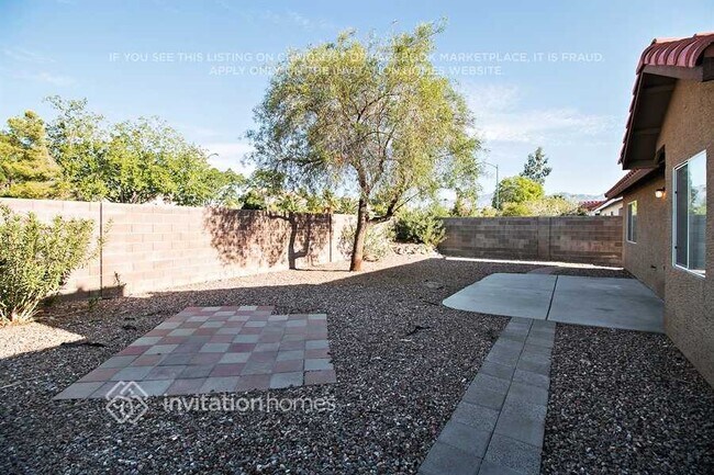 Building Photo - 5823 Berry Hill Ln
