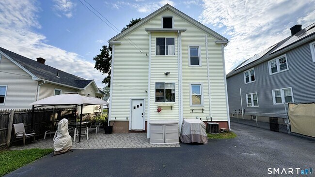 Building Photo - 36 Somerset St