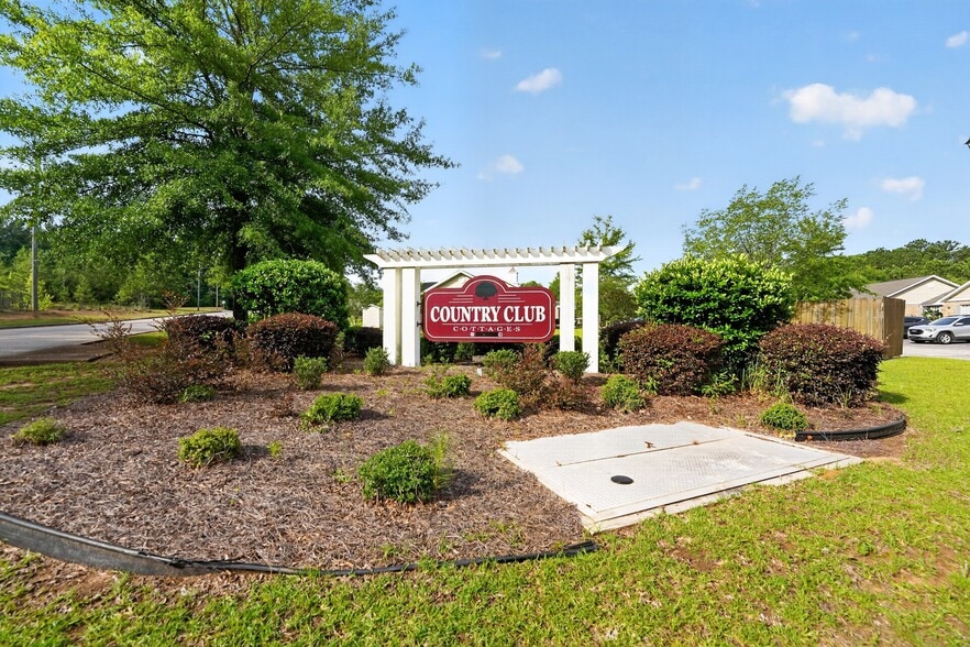 Building Photo - Country Club Cottages