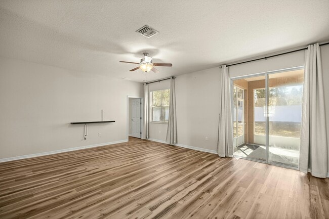 Building Photo - 3008 NE 24th Pl