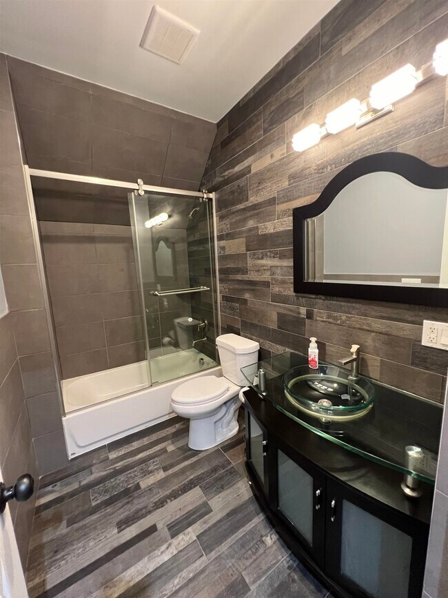 Building Photo - 44 Duer Pl