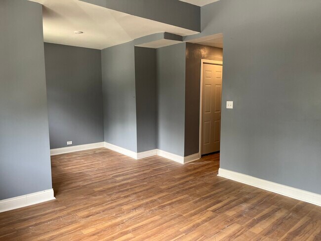 Building Photo - 648 W 60th St