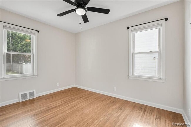 Building Photo - 908 Bauman Ave