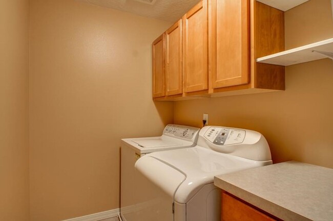 Building Photo - 4 Bedroom Home - Meridian