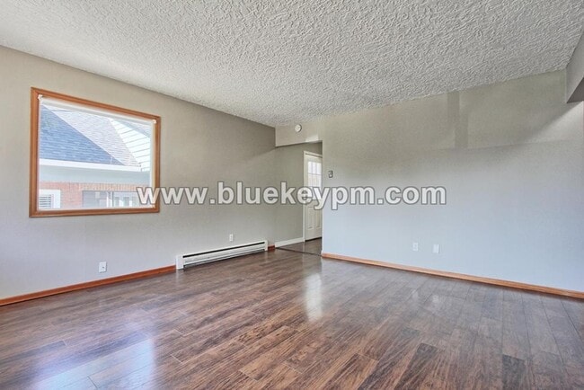 Building Photo - 608 E 16th St