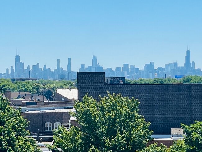Building Photo - 3253 N Elston Ave