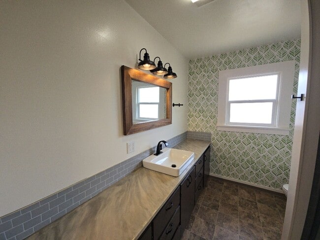 Building Photo - Beautifully remodeled 2BD/1BA Scotia home