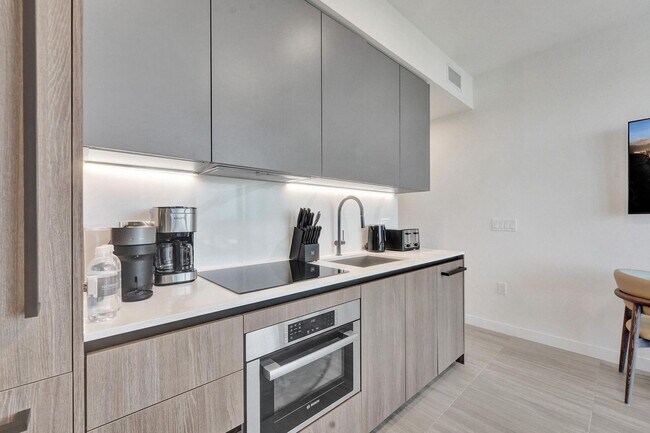 Building Photo - 580 72nd St