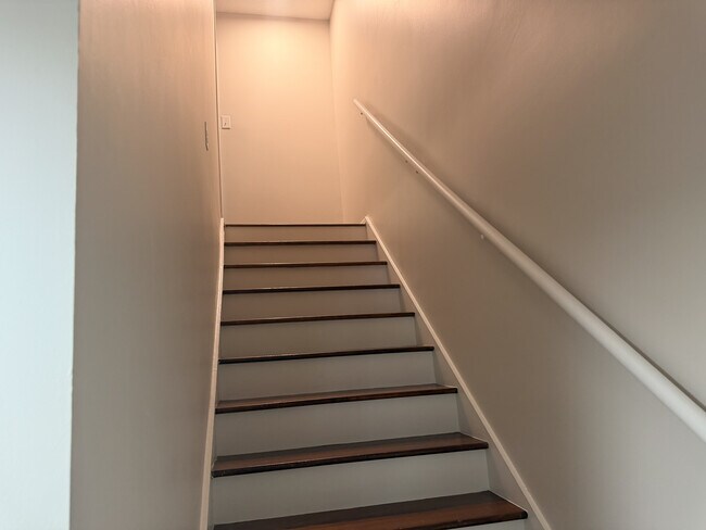 Building Photo - 527 Tibet Ave