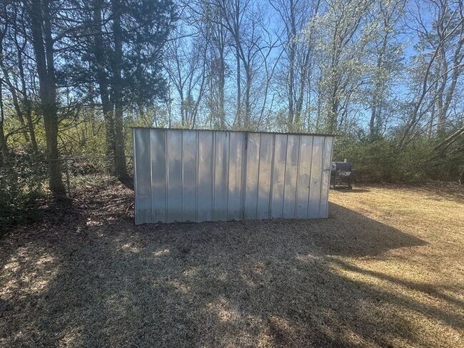 Building Photo - 4 bedroom 3 Bath Home