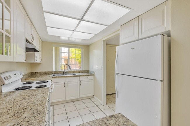 Building Photo - 985 Bellhurst Ave