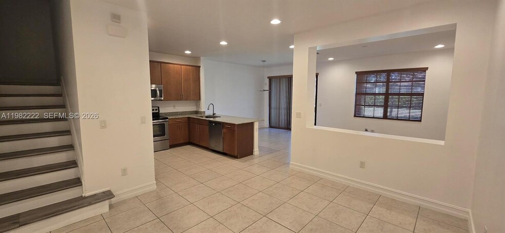 Building Photo - 106 Riverwalk Cir E
