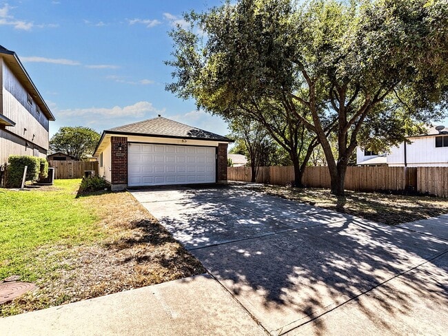 Building Photo - Cozy 3-Bedroom, 2-Bath Solar-Powered Home with New Appliances & Fenced Backyard